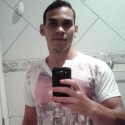 é preciso amar as pessoas como se não houvesse amanhã