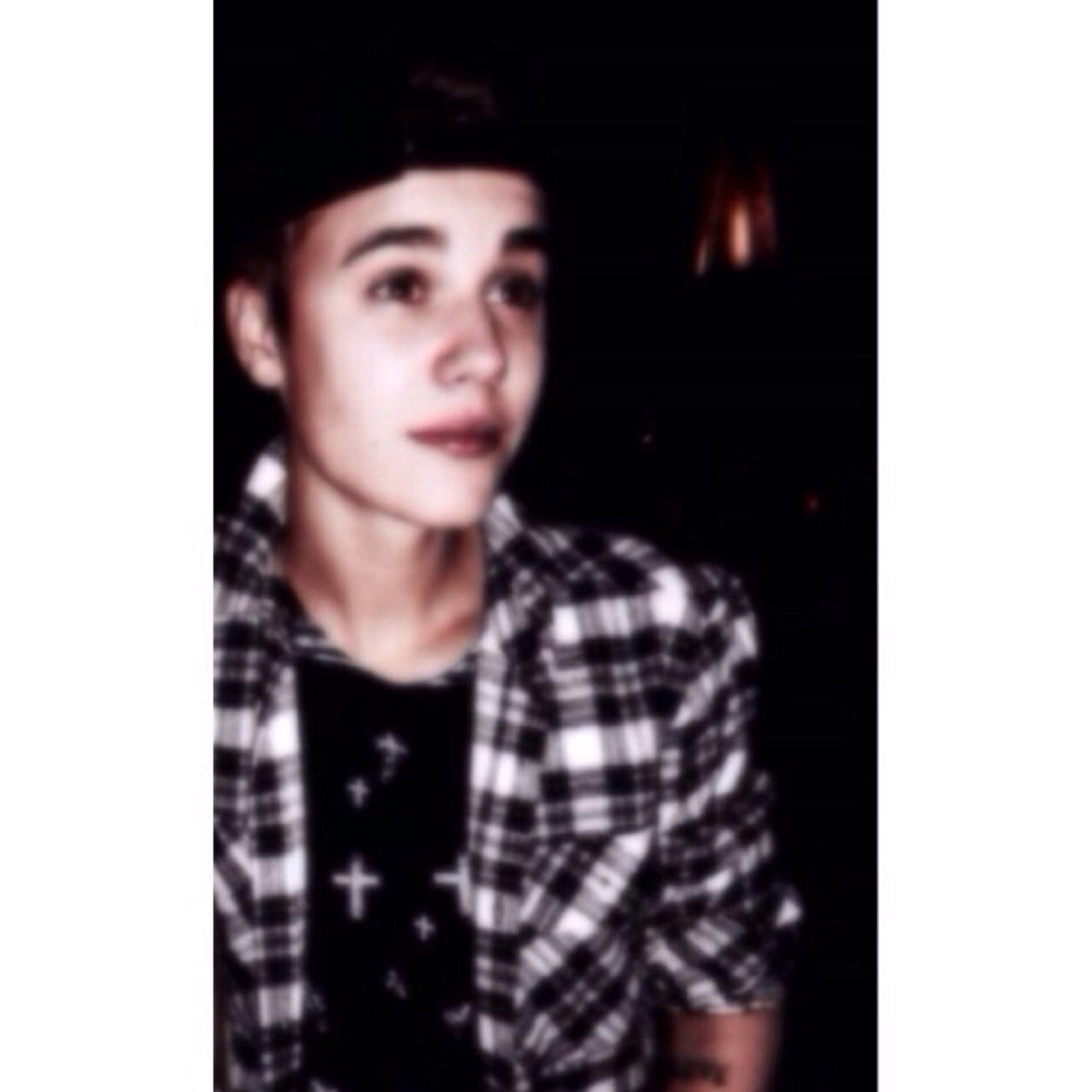 ♡ You got a free follow so please follow @bieberillicit i follow back i promise ♡