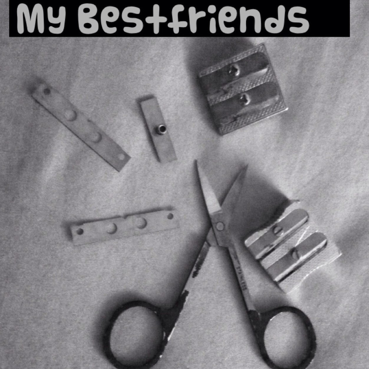 13 // bisexual // self-harmer // bipolar // ED // depressed // tired // broken // suicidal // suffer from anxiety & anorexia nervosa