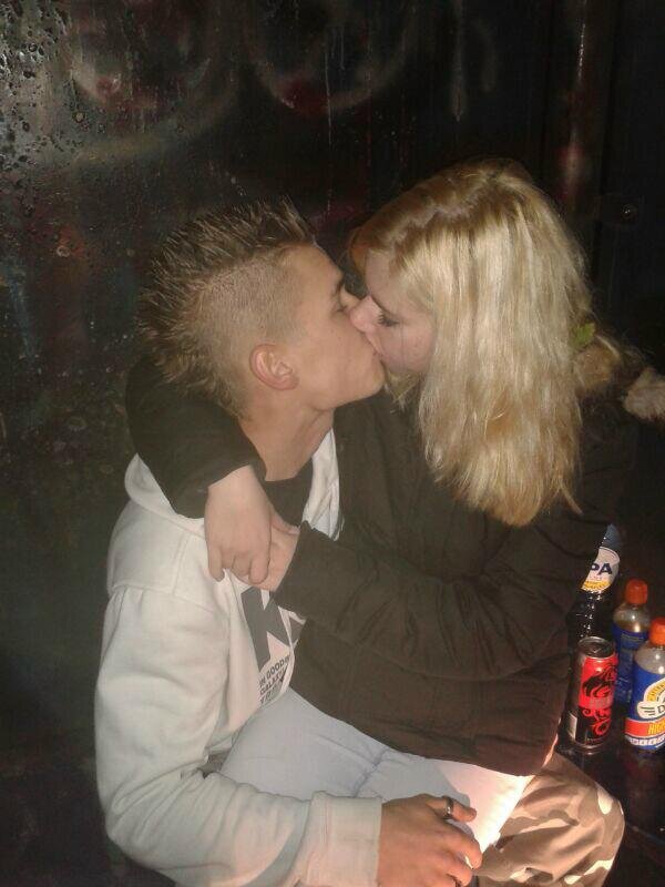 ♥01-09-'12♥
19 jaar
#FamilyLove
#YeahBuddy
#TeamLobbi33