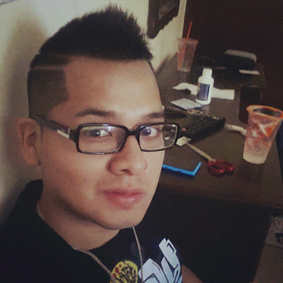 http://t.co/L1Ek52Oxs4       http://t.co/J9dsU8yHsi  
-estudiante  ULIMA, ex PUCP
-hablo espanol, je parle français, i speak english