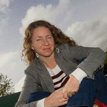 CarolineHoude2's profile picture. Je suis consultante en arts et en gestion de carrière artistique, rédactrice en arts visuels et formatrice pour artistes.