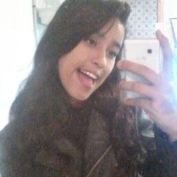 Sou daquele tiipo de pessoa , carinhosa , alegre , divertiida e no começo um pouco timida :3
