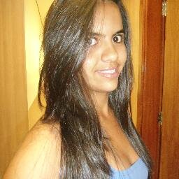 Sou morena alta bonita olho pretos cabelos longos inteligente amorosa educada