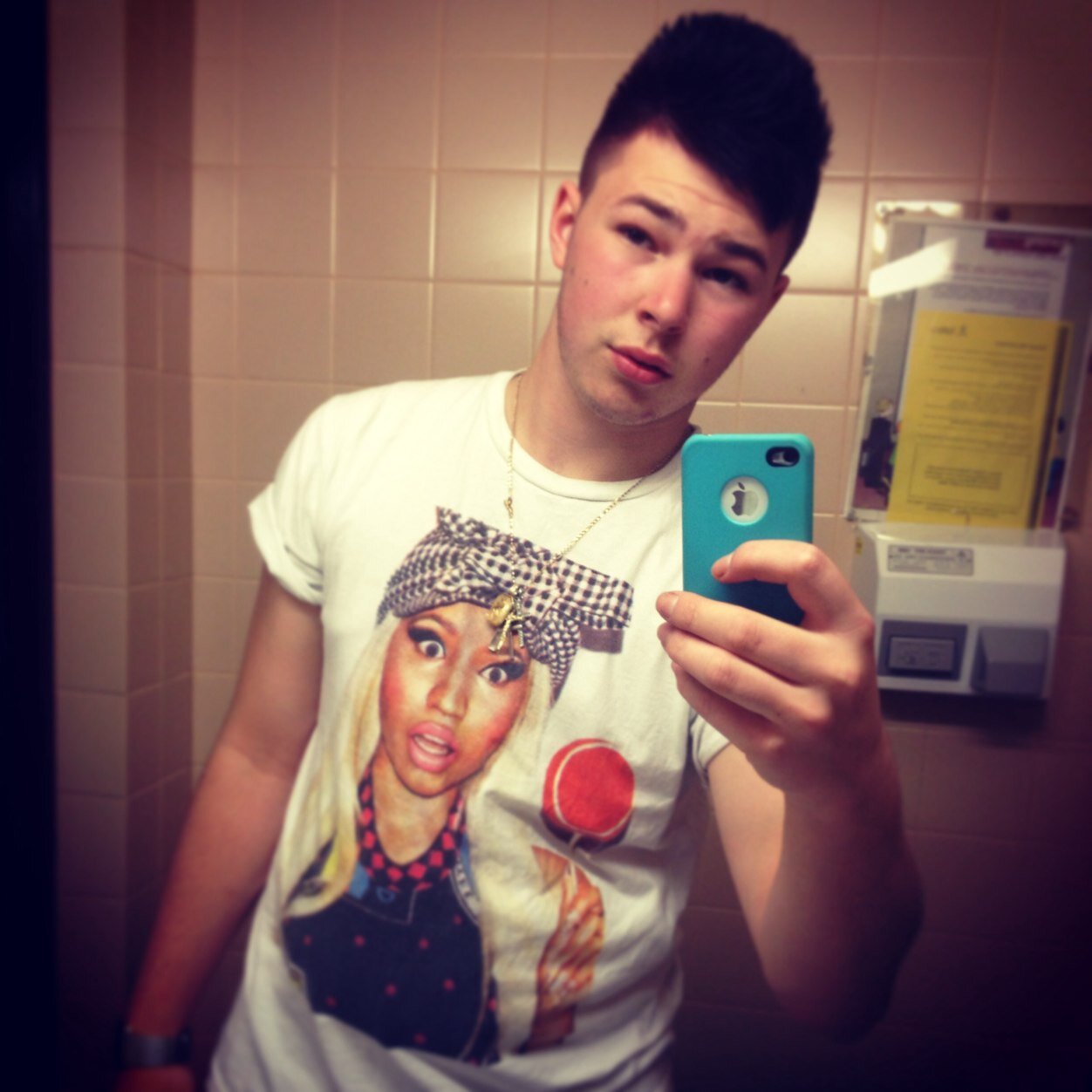 Love my music, Drake, Nicki, Weezy, Kendrick, Dj Khaled, Kirko Bangz etc... Im studying to be a fully qualified hairdresser :) soooo FOLLOW ME!