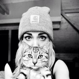 UnFilosofo1's profile picture. Lanzando palabras al infinito... esperando y estudiando el mundo que me rodea. Madrileño, cinefilo y literofilo (si es que existe). Me gustan Platón y Kafka.