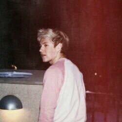 please follow @oceanviewniall because she gave you this free follow!! :D