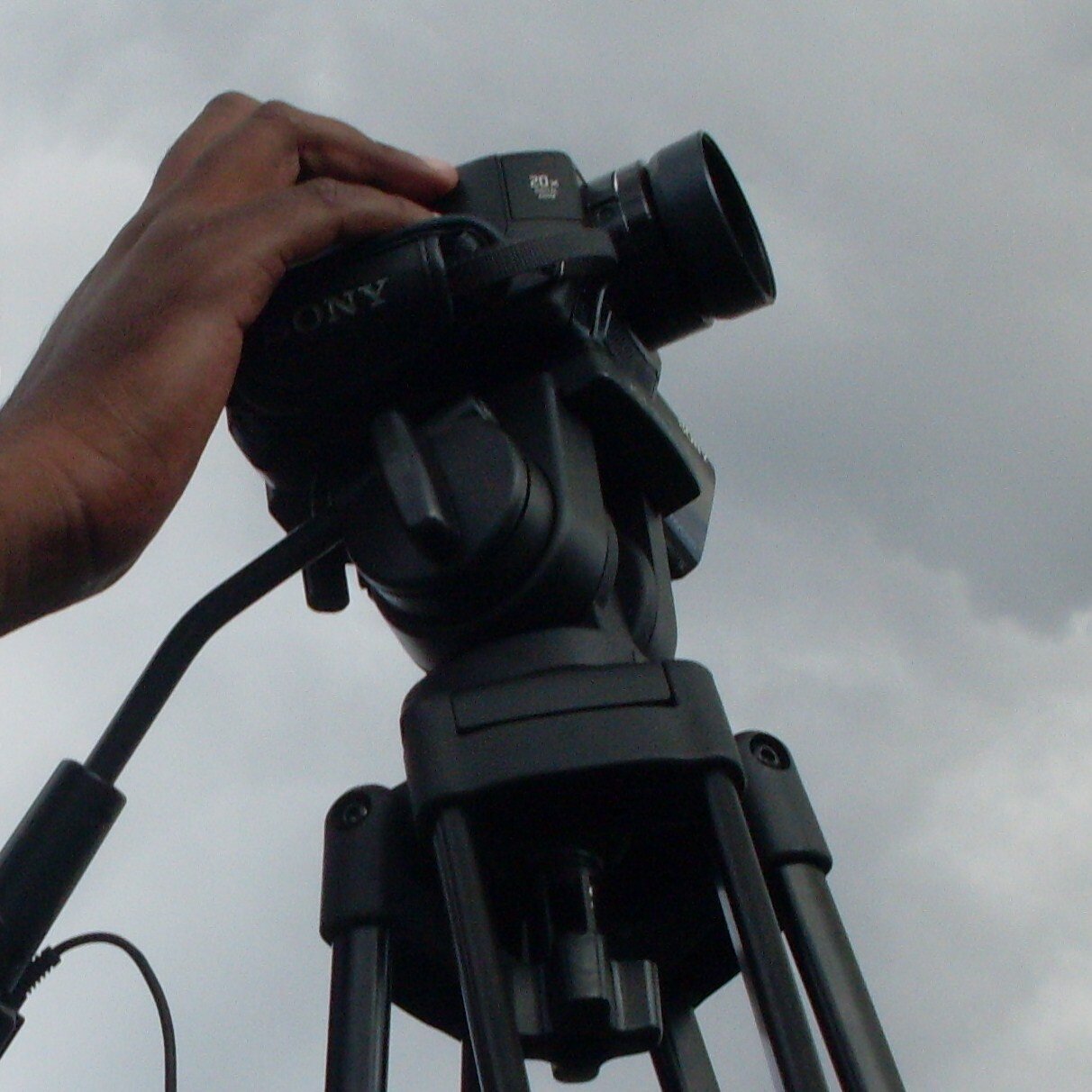 Journaliste (print, web, vidéo et radio) #LaReunion Un peu moucateur aussi ansanm la #Team974