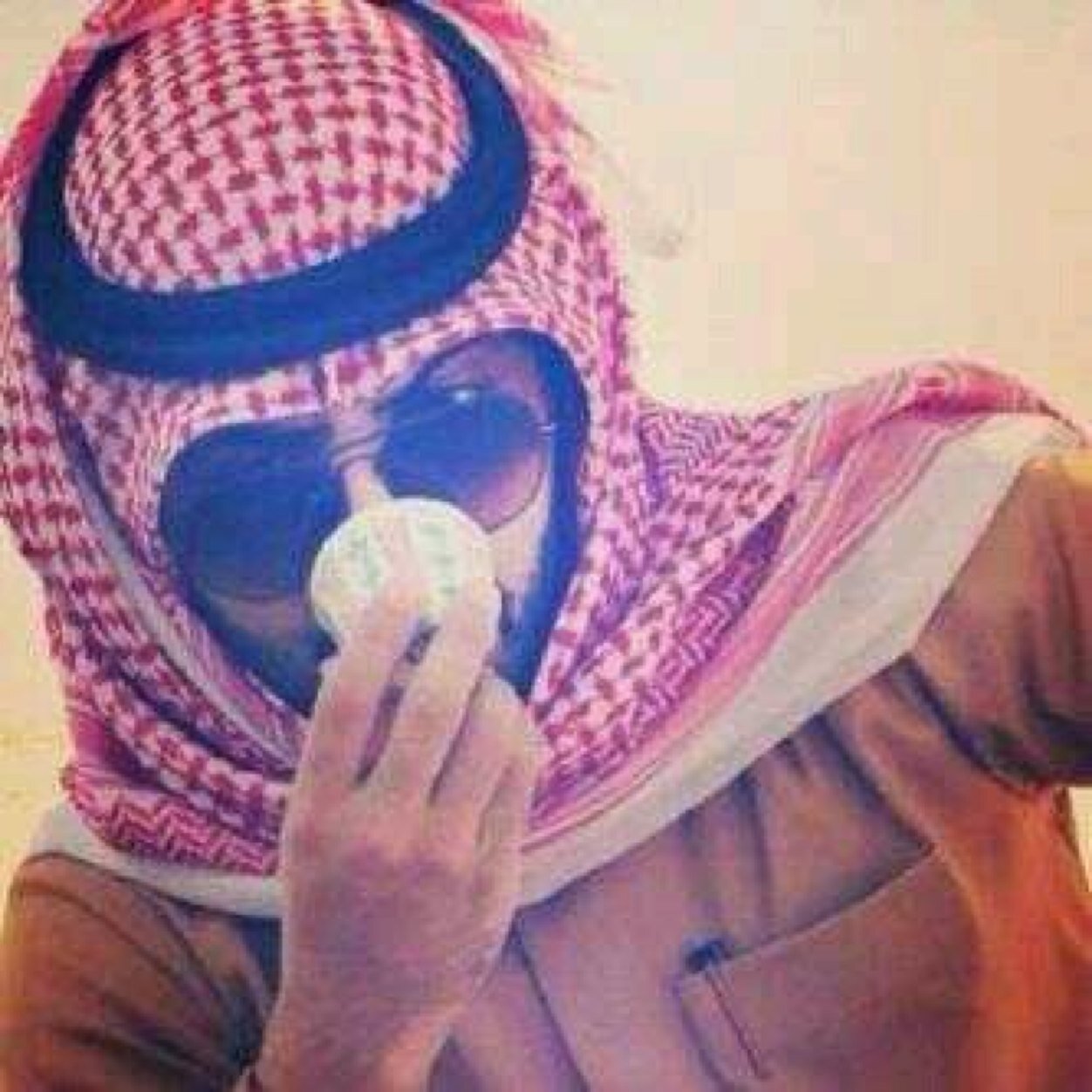 عَلَـمووُوﮪ. ﭑن رۆس┃ﺂﻟرﺟﺂل┃مَﭑﺗﻧﺣﻧي ﺂلاٌٍ ﻓي[ﺂﻟﻣﺳﺂﺟدْ]