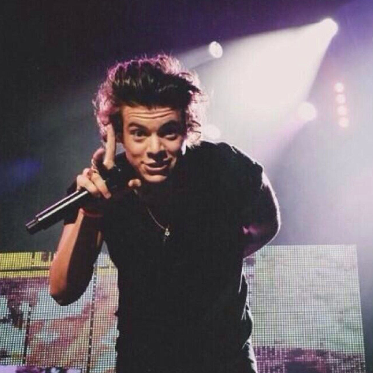 Follow @zaynangxls :)