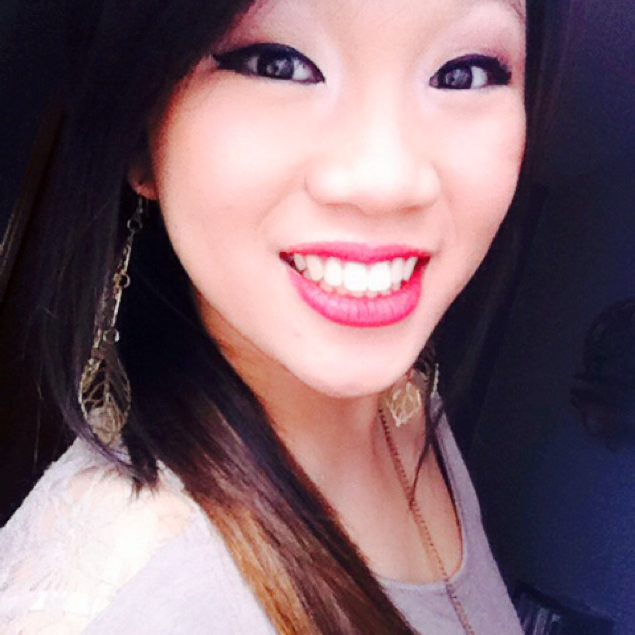 fabshopaholic's profile picture. I'm Sarah and I'm Asian.