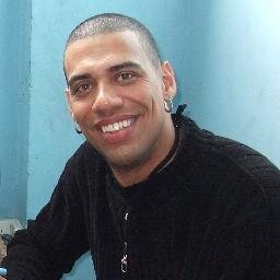 Humorista cubano, Ingeniero Electrónico y alguien que siempre intenta ser feliz y contagiarlo...