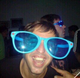 Es que me paso el dia de fiesta toda la noche sin descansar
