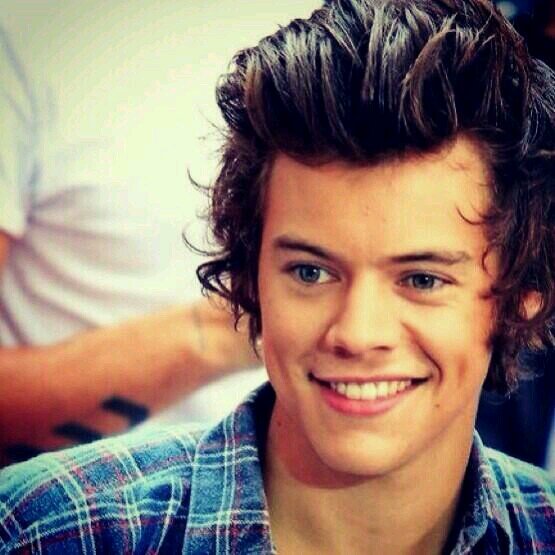 follow my acc @hxrryshxmmo and ask for a followback :)
