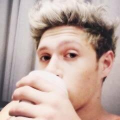 niall é a galinha pelada da minha macumba