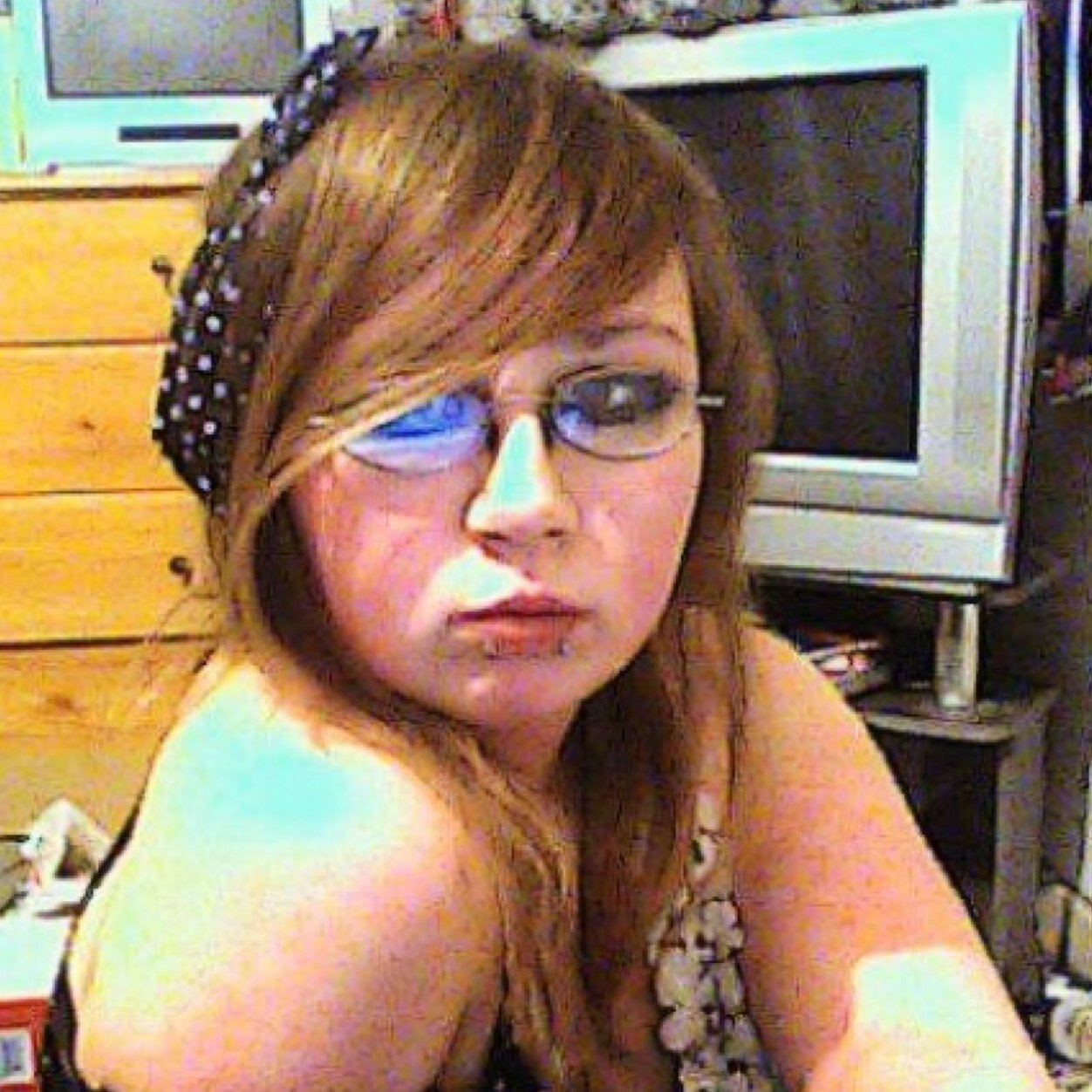 im an gothic/emo women (((_^) im 30 and love to talk haha