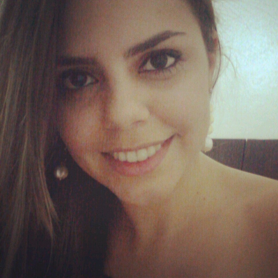 24 anos, nutricionista, risonha, vaidosa e teimosa!