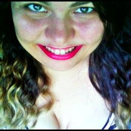 Prazer,Lú Guimarães,22 anos,Solteira,Escorpiana e Cheia de Amor,Carisma e Companheirismo pra Dar..-D