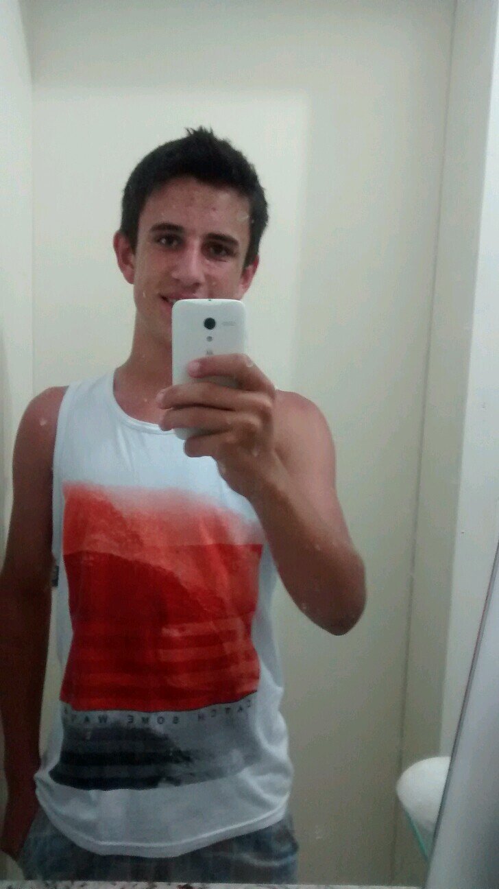 Capricóniano,15,Amigos,Solteiro pq sim :3 , Itajaí, Bem Humorado, e Muito Feliz, ^^             Follow-me?