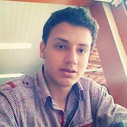Amo cinema,pizza e praia.Trabalho na empressa LS Music