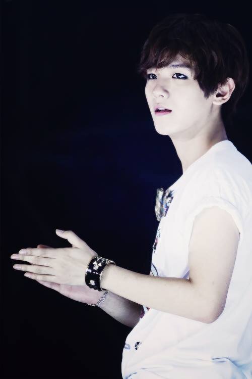 EXO / BaekCute ~ i want to put eyeliner with you .HunDsome ~ you are my man . Super Han ~ you're my hero . /. Exo Is One /.