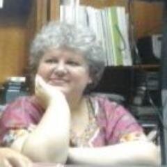 Compañera de sueños y esperanzas de quienes amamos y creemos en la educación.