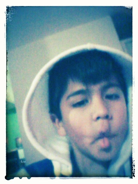 hola soy un chico guapisimo me gusta el rap electrónicas  banda  mi novia me amaa mucho te amo camila