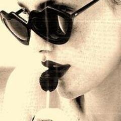 felizcomprando's profile picture. Y compraron felices para siempre...
Blog dirigido por Isi y Maisi
Nos encanta la moda y las canciones viejas de Shakira (jajajaja) #lifeisbutafairytale