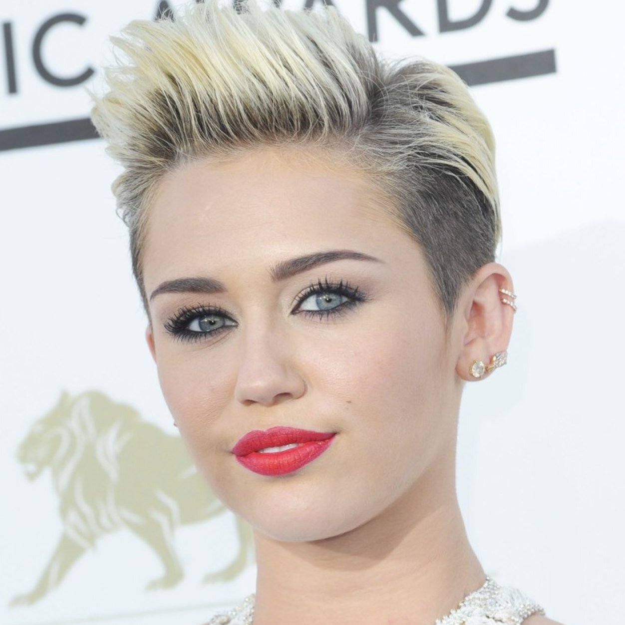 @MileyCyrus is the baddest bitch in town she is my queen no one else can make me happier