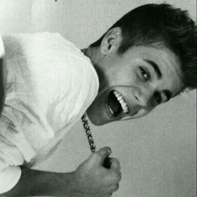 justiinbiieiber's profile picture. I cry when he crys. I laugh when he laughs. I smile when he smiles. I love him and I will support him until the end. #BelieberFamilyForever