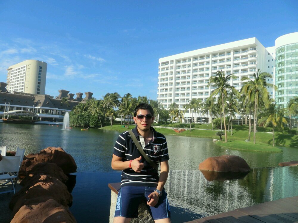 racyoficial's profile picture. 