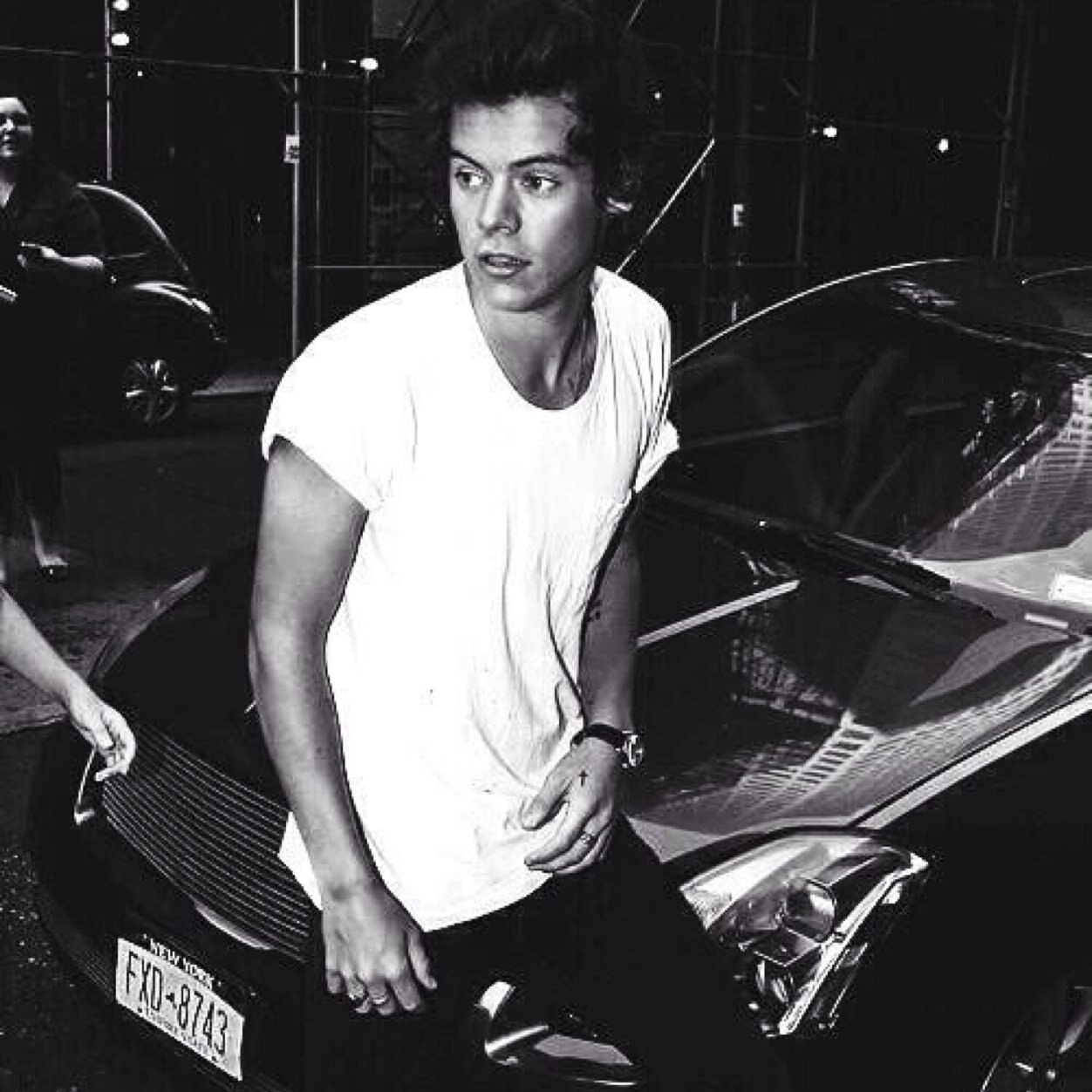 Yo follow @tupacnxrry