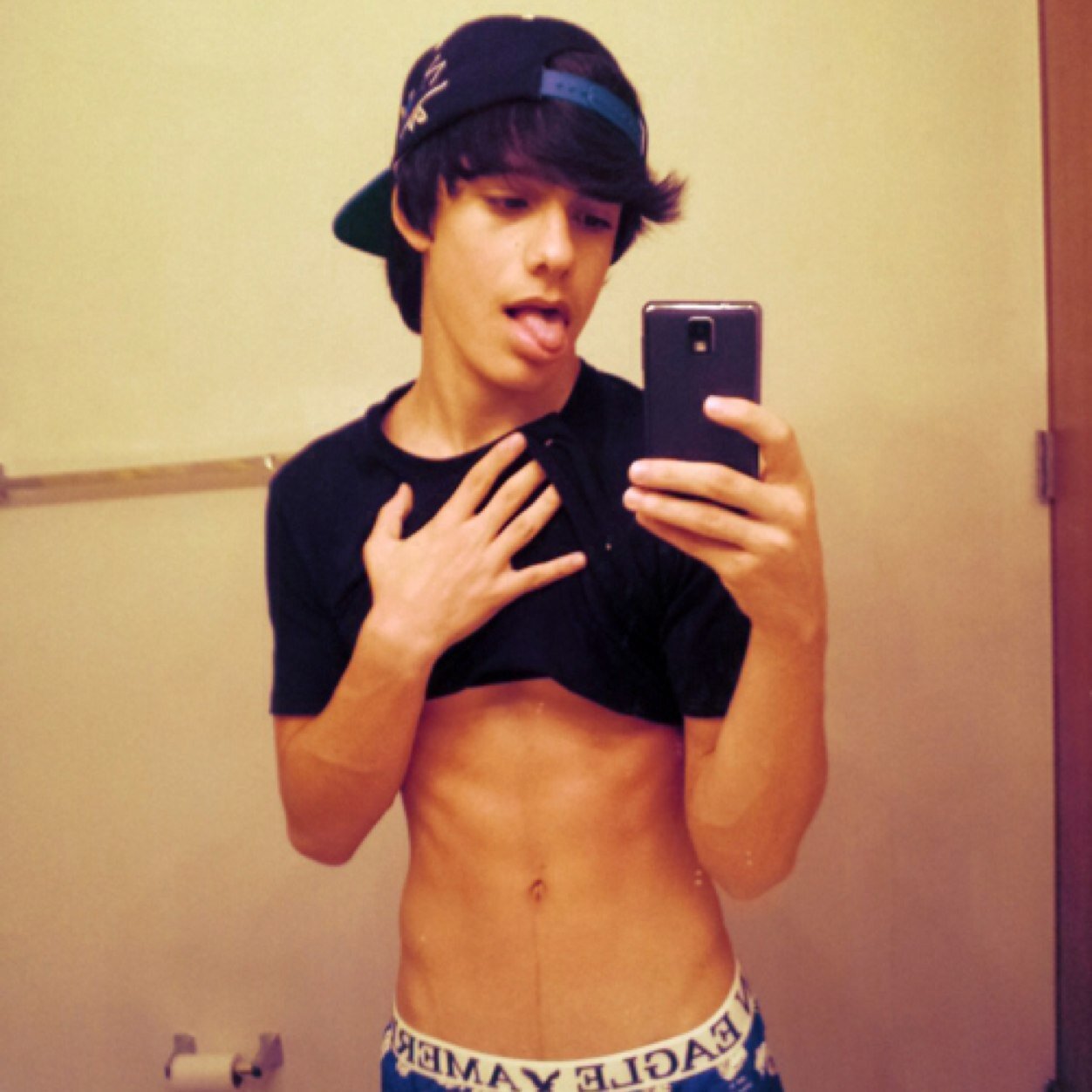 Andrew56297910's profile picture. One Direction
Justin Bieber
5 Seconds of Summer