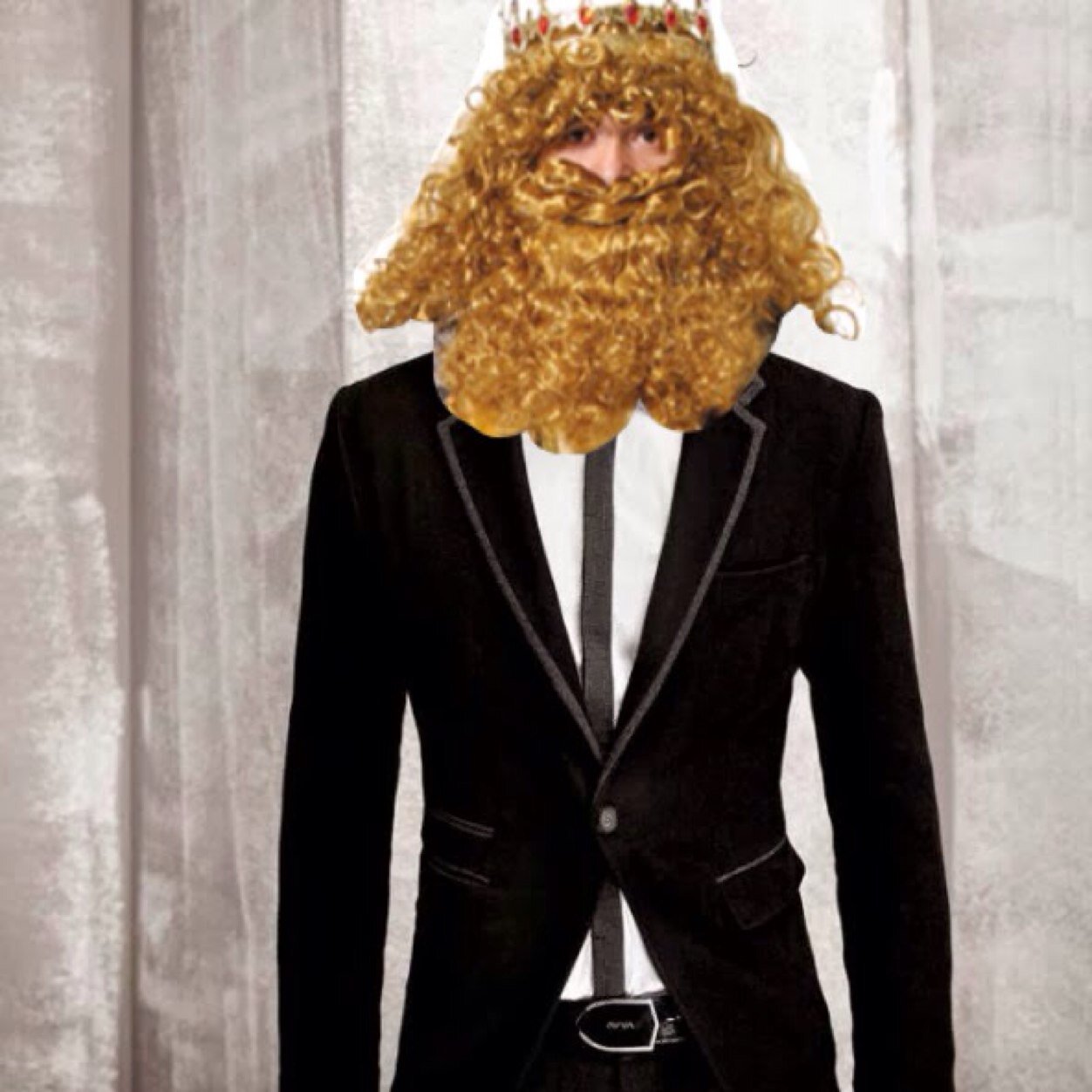 iQueMago's profile picture. Si vamos a terminar que sea cansados y en mi cama.