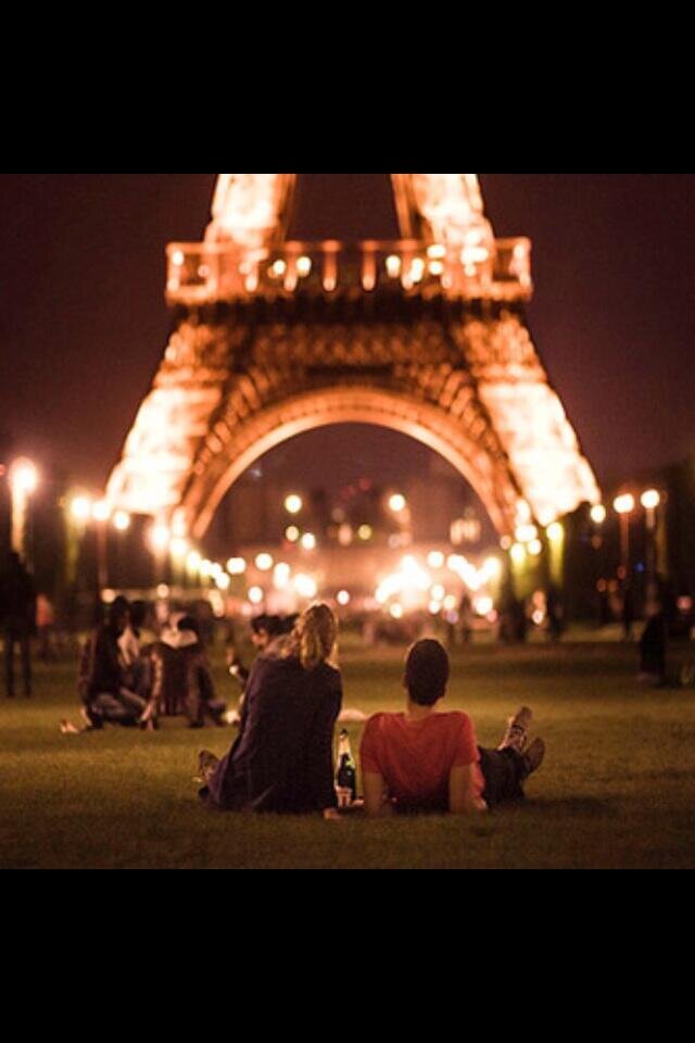 شاب عشريني♥مبتعث♥مزيون♥شقي♥اعشق اللغه الانجليزيه♥احب الاكشن ♥والدجه♥والاعمال الخطره املي بالحياه اكمال مجال الهندسه والوصول الى الحلم(لوس انجلوس تبوك ♥