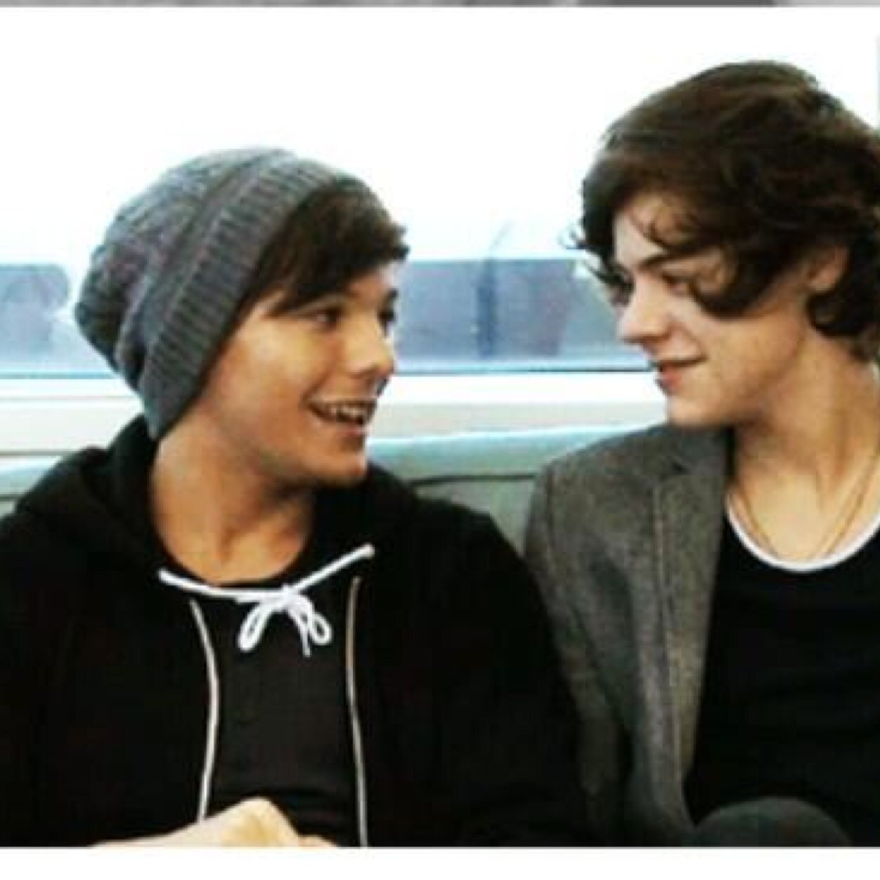 I love louis tomlinson and luke hemmings.