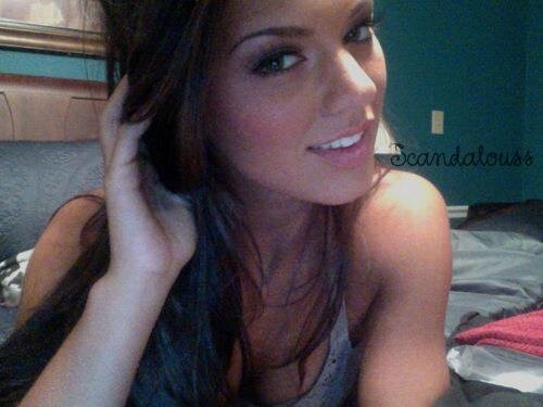 JaniaIanetti's profile picture. A girl's favorite songs will tell you more about how she feels than her lips ever will.