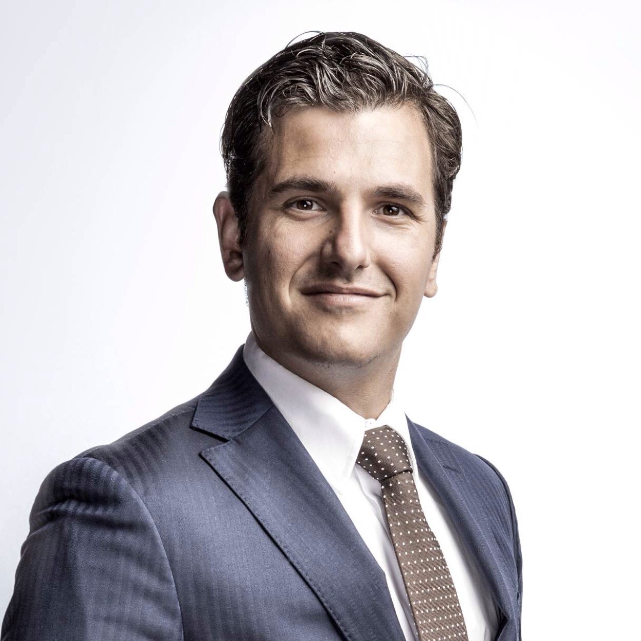 Werkt bij M7 Real Estate - Houdt van sport - Heeft Griekse roots - Woont in Haarlem - Geinteresseerd in architectuur - Wil veel van de wereld zien