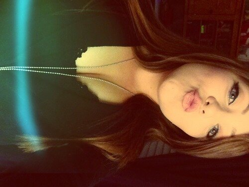 IlysaJenteau's profile picture. A naked iPhone is a beautiful thing but too risky.