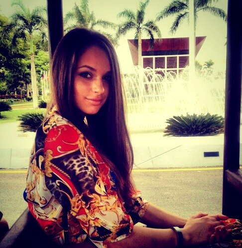 RafaelaShiel's profile picture. You're perfect, then there's me... this weird person with all these problems and I don't see how you choose me, but please, stay.