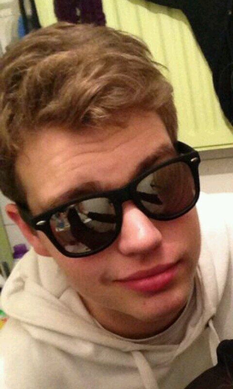 Levensgenieter // Music was my first love // yolo? fuck yolo; Hakuna matata\\ bro: @TimNomNom