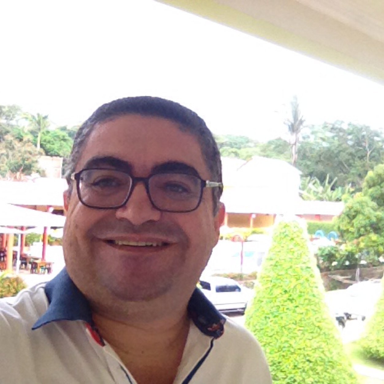 Professor Universitário. Mestre em Direito e em Filosofia, Doutor em Educação.