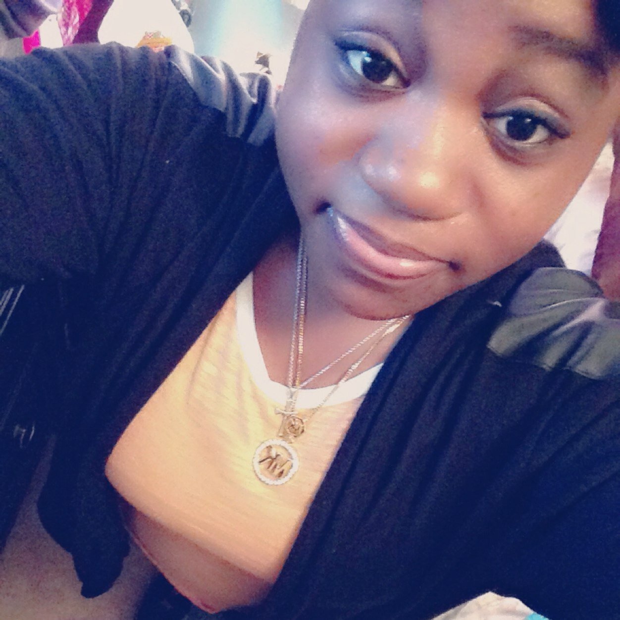 No bio . Follow me on IG: @__roedopehuah 12|27❤️✊