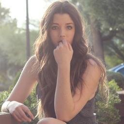 Student at the art's university , 19 years old . #Directioner & #belieber :)  Play guitar + piano