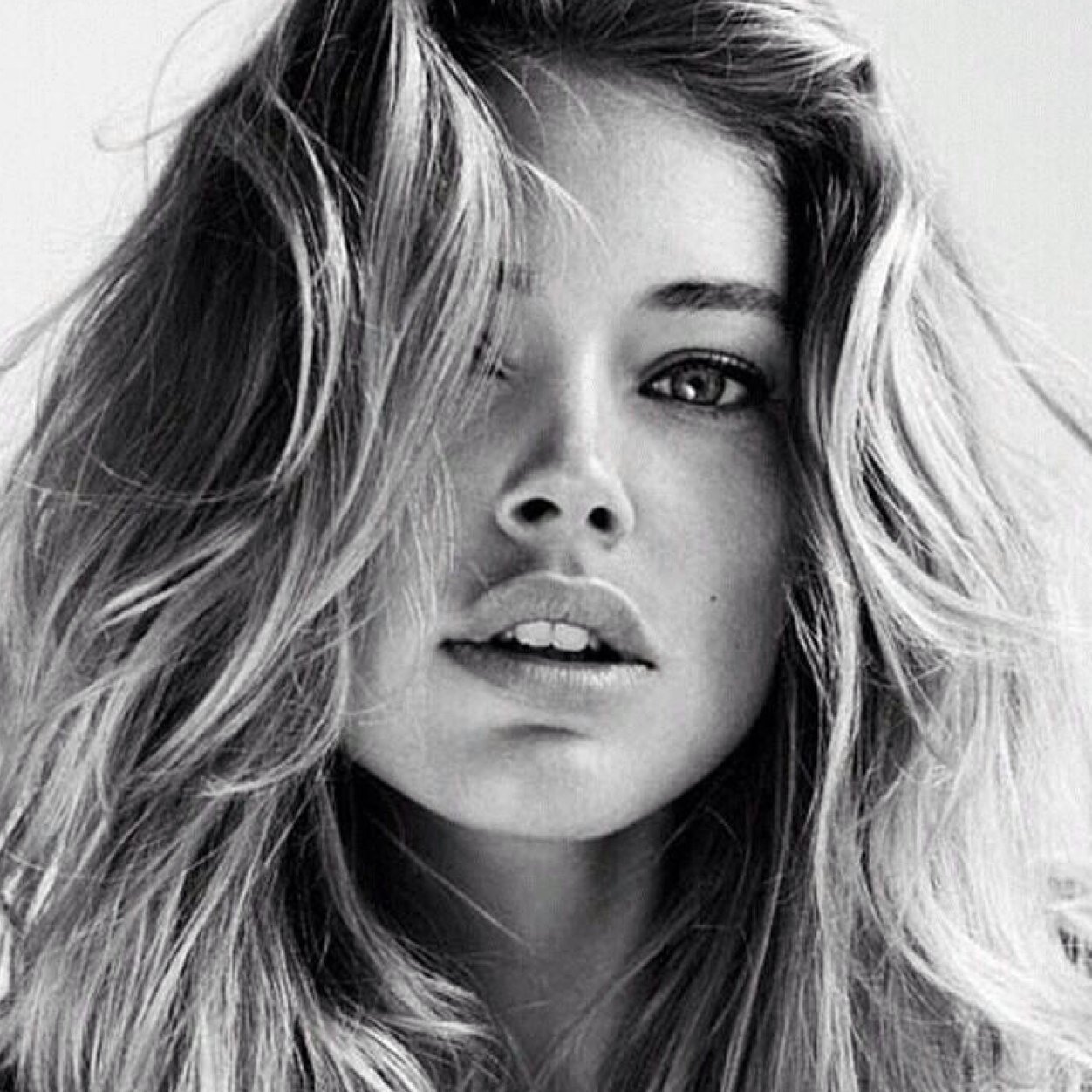 Welcome to your #1 fanpage dedicated to Doutzen Kroes. 24/7 news around the clock online daily source.