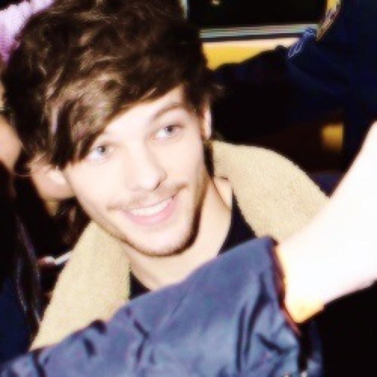 || lou || 22 || bisex || single || allgdr. || scopamico, baciamico, amico.||