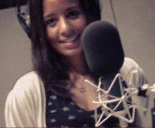English teacher,Locutora Publicitária,Narradora de Documentários,Dubladora,Mestre de Cerimonias,Musicista,Esportista,Mamãe e afins!