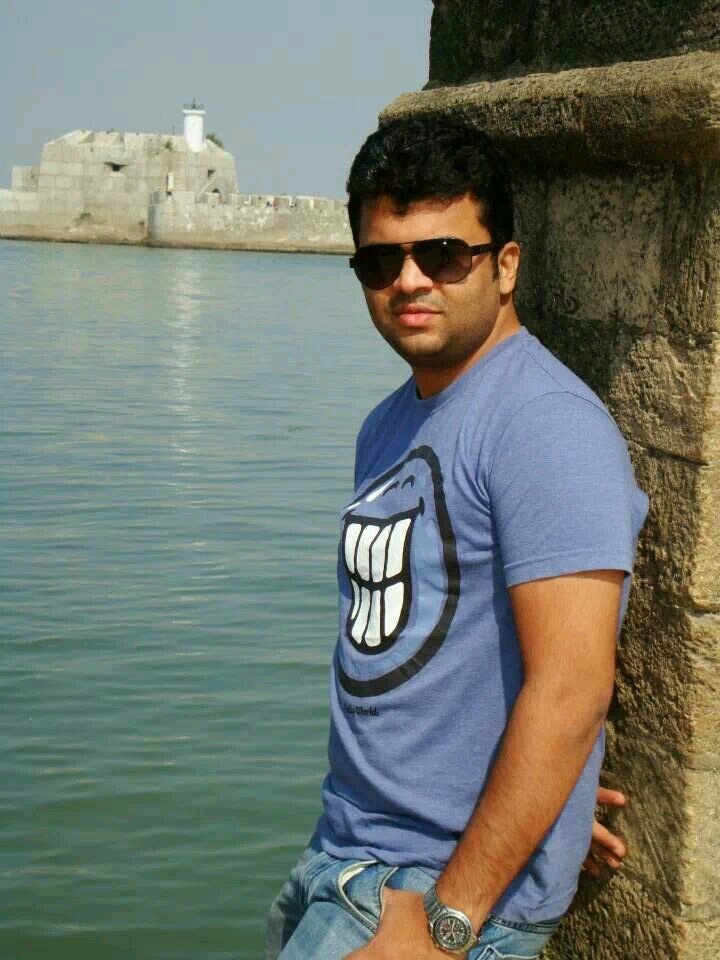 Painter/Banker/Explorer/Critic and most importantly curious abt people, lifestyles, fashion, feelings, watch enthusiast.. !!