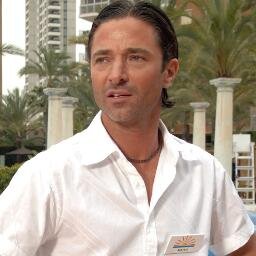 Hola, I am Mateo, how can I service you?