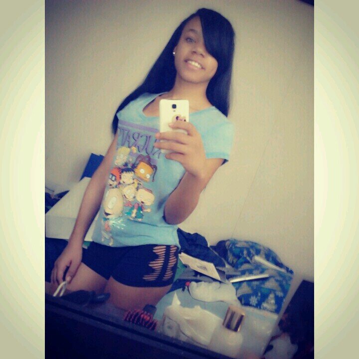 im Easha and im taken! but follow me on instagram Hermosasplit♥